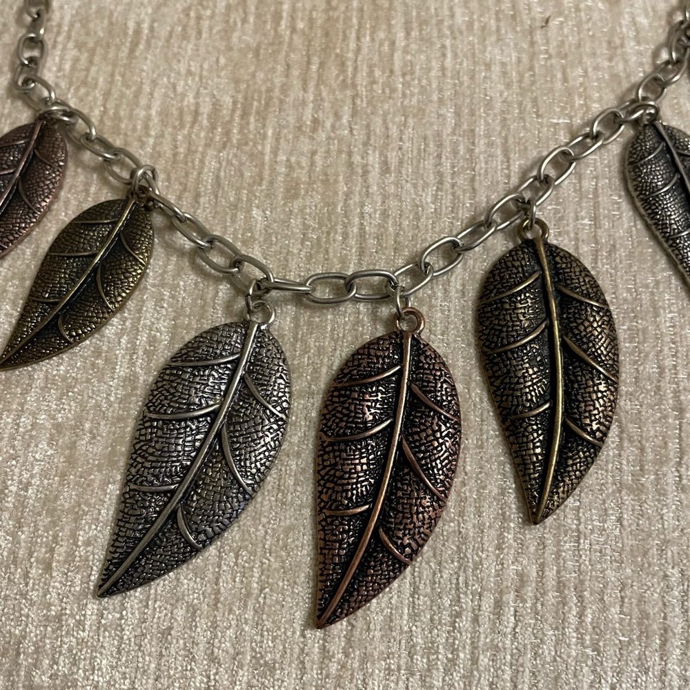 Tri-color leaf necklace-nice!